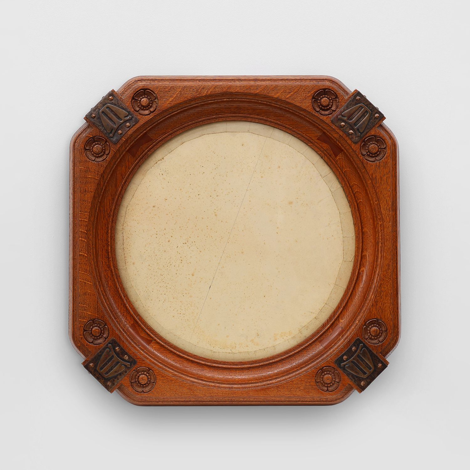 Art nouveau oak photo frame with copper decorations by Geo Verbanck-img